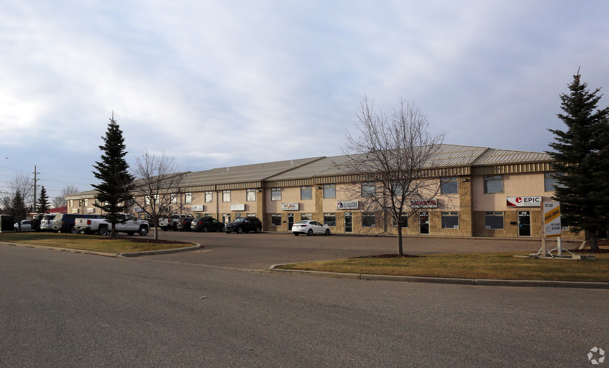 6040 47th Ave, Red Deer, AB for sale Primary Photo- Image 1 of 1