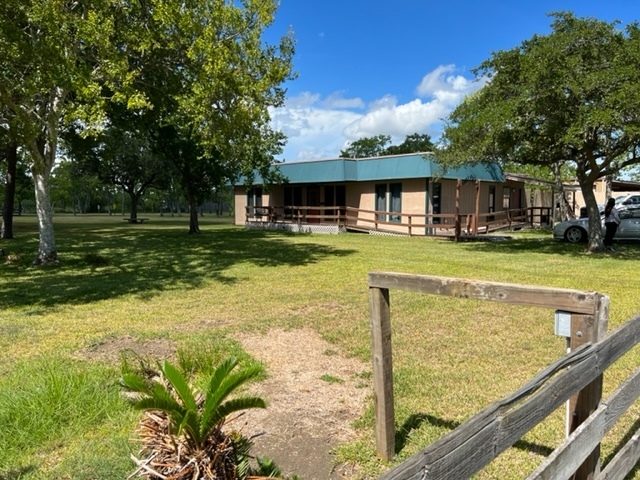 6115 Delany Rd, Hitchcock, TX for rent - Building Photo - Image 2 of 10