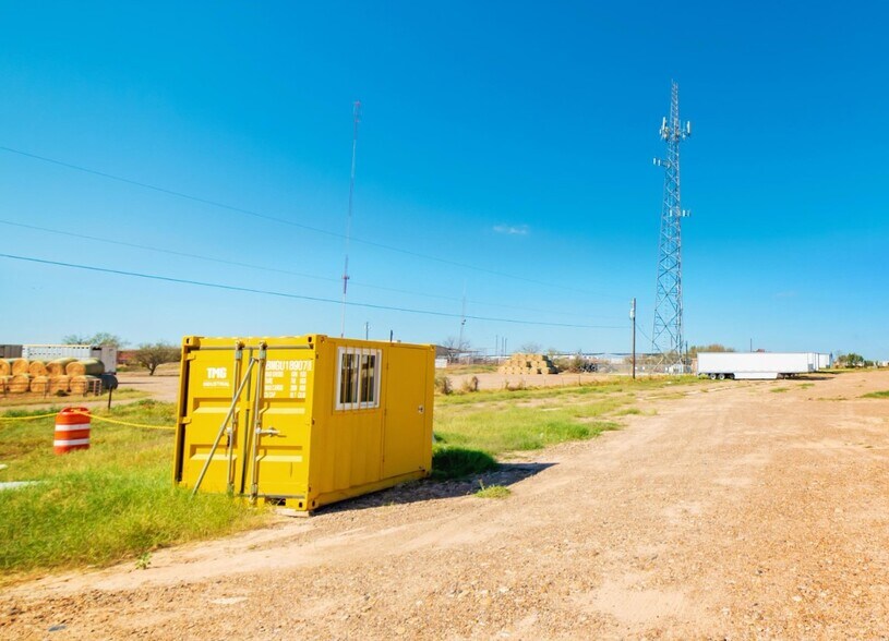 22215 Mines Rd, Laredo, TX for sale - Building Photo - Image 1 of 1