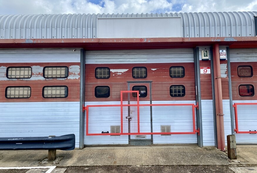 Acacia Clos, Leighton Buzzard to rent - Building Photo - Image 1 of 1