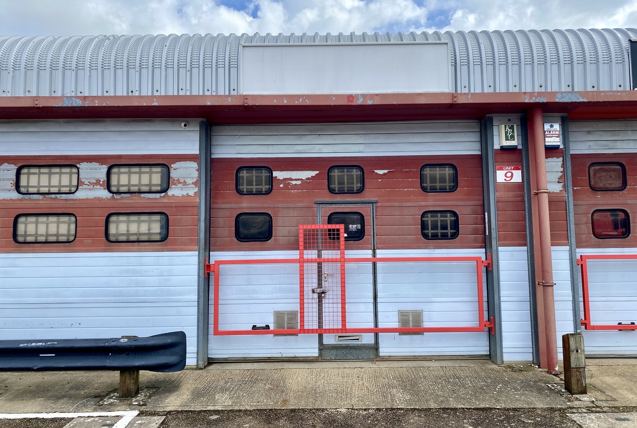 Acacia Clos, Leighton Buzzard to rent Building Photo- Image 1 of 2