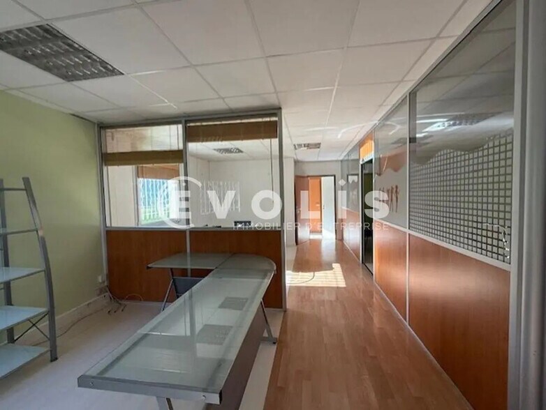 3 B Rue Irene Joliot Curie, Eybens to rent - Interior Photo - Image 3 of 7