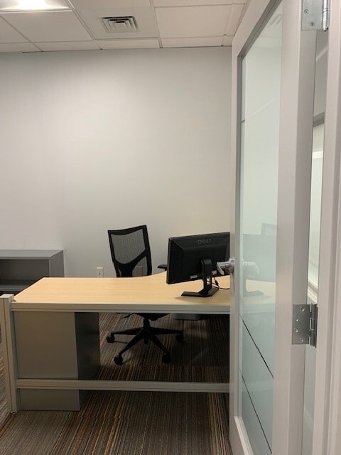 I-91 Corridor EXIT 21, Middletown, CT to rent Interior Photo- Image 1 of 4