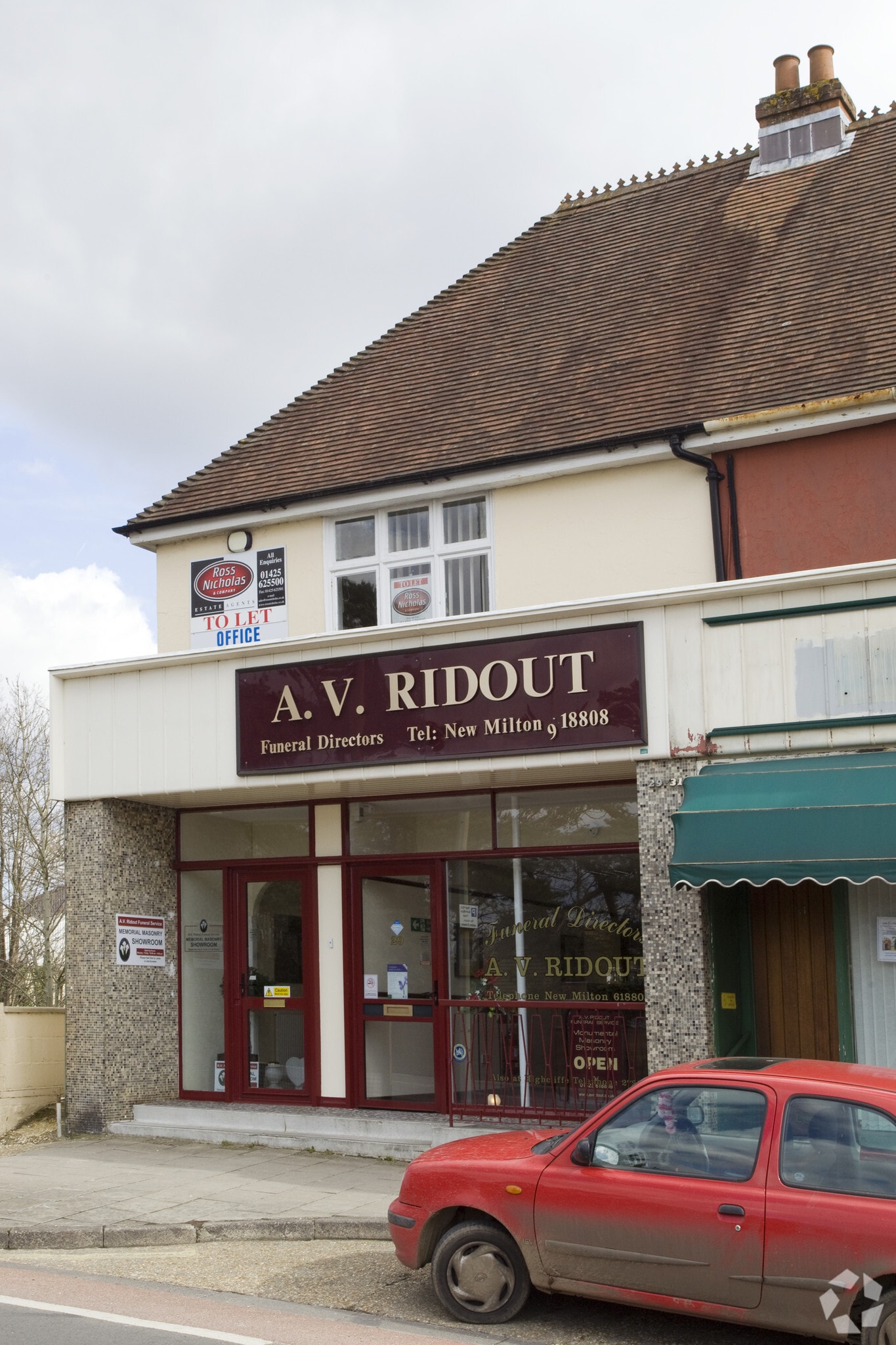 29-29a Station Rd, New Milton to rent Primary Photo- Image 1 of 14