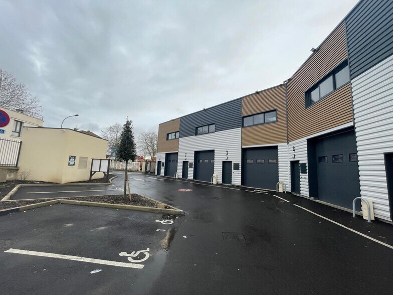 Light Industrial in Épinay-sur-Seine to rent - Building Photo - Image 1 of 8