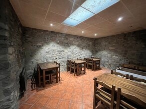 Retail in Sallent, Barcelona to rent Interior Photo- Image 1 of 23