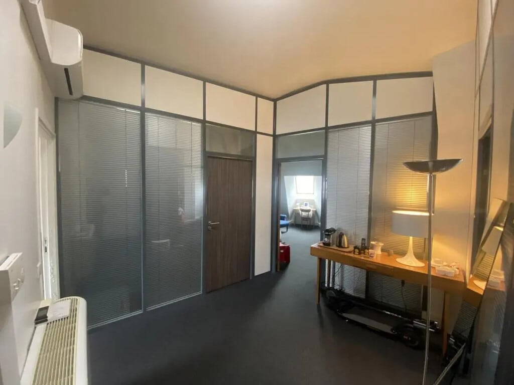 Location Bureaux 76 m² - Photo 1