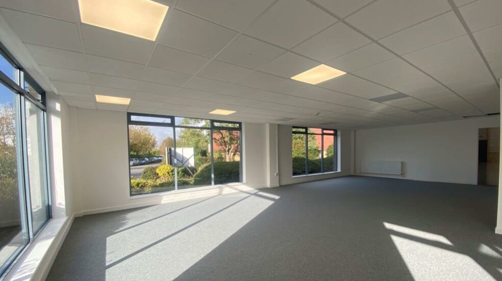 Gloucester Rd, Staverton to rent - Interior Photo - Image 2 of 8