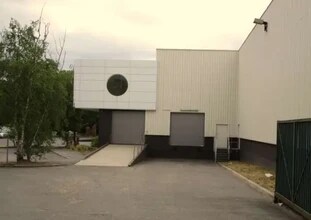 Industrial in Saint-Ouen-l'Aumône to rent Building Photo- Image 2 of 3