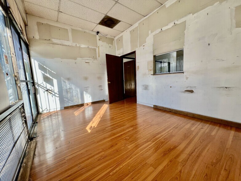 808 Hill St, Los Angeles, CA to rent - Interior Photo - Image 3 of 6