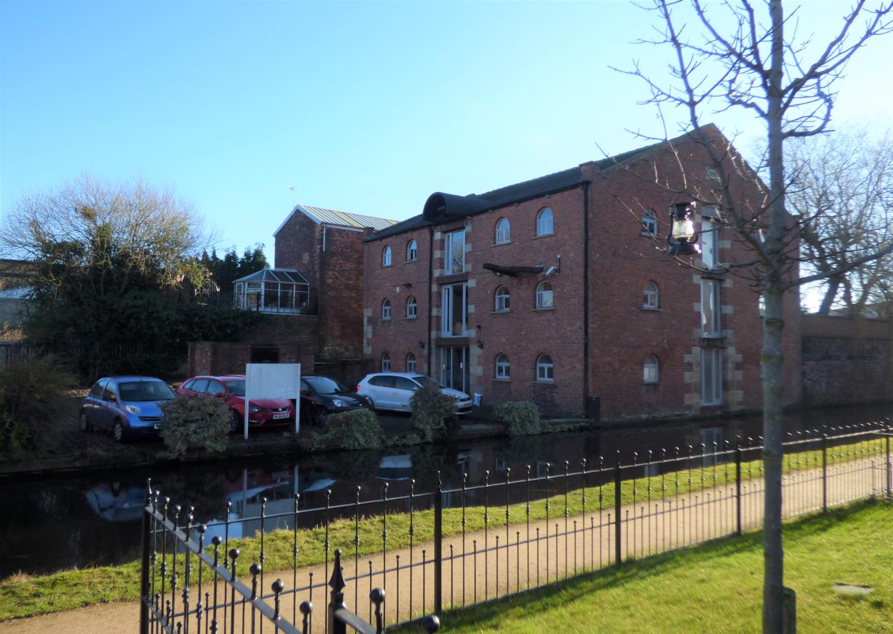 Manchester Rd, Hyde for sale Primary Photo- Image 1 of 1