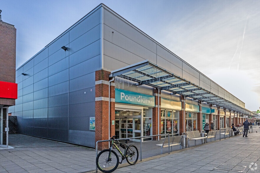 1-12 Pavilion Shopping Centre, Thornaby to rent - Building Photo - Image 2 of 4