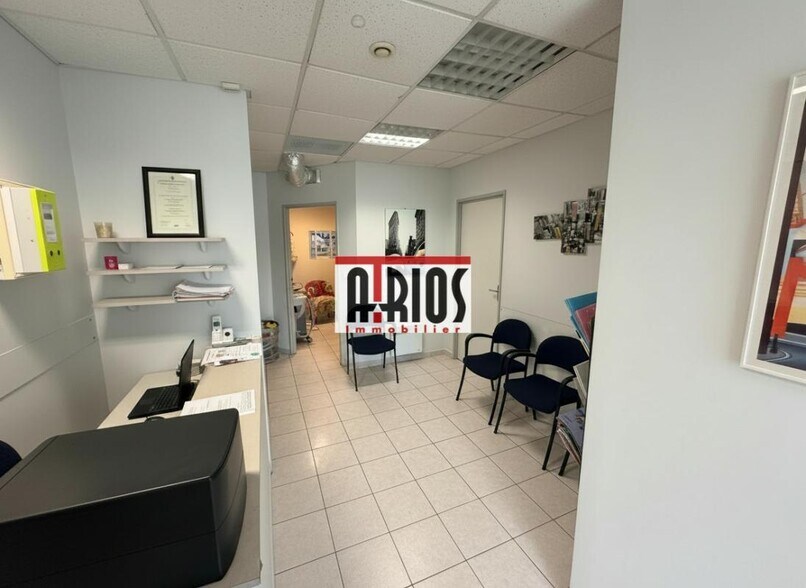 Office in Hyeres for sale - Interior Photo - Image 2 of 8