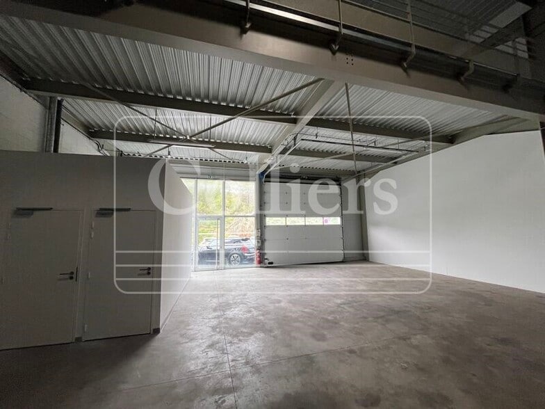 Light Industrial in La Ciotat to rent - Interior Photo - Image 2 of 6