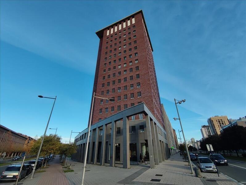 Retail in GASTEIZ, Álava for sale Building Photo- Image 1 of 2