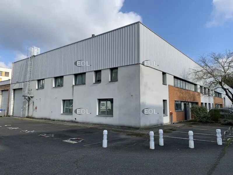 Industrial in Massy to rent Building Photo- Image 1 of 12
