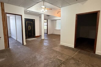 119 Merchant St, Honolulu, HI to rent Interior Photo- Image 1 of 3
