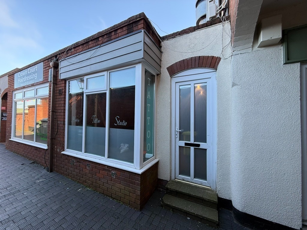 Crown Ct, Hinckley to rent Building Photo- Image 1 of 7