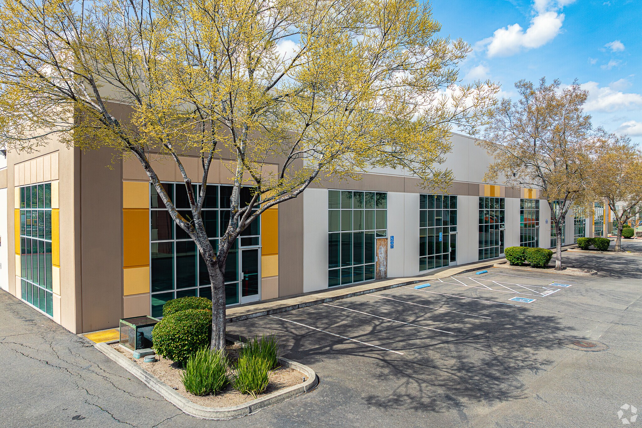 4011 N Freeway Blvd, Sacramento, CA for sale Building Photo- Image 1 of 1