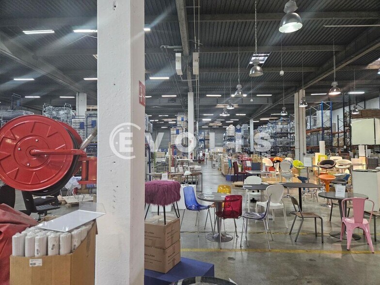 Light Industrial in Palaiseau to rent - Interior Photo - Image 2 of 14