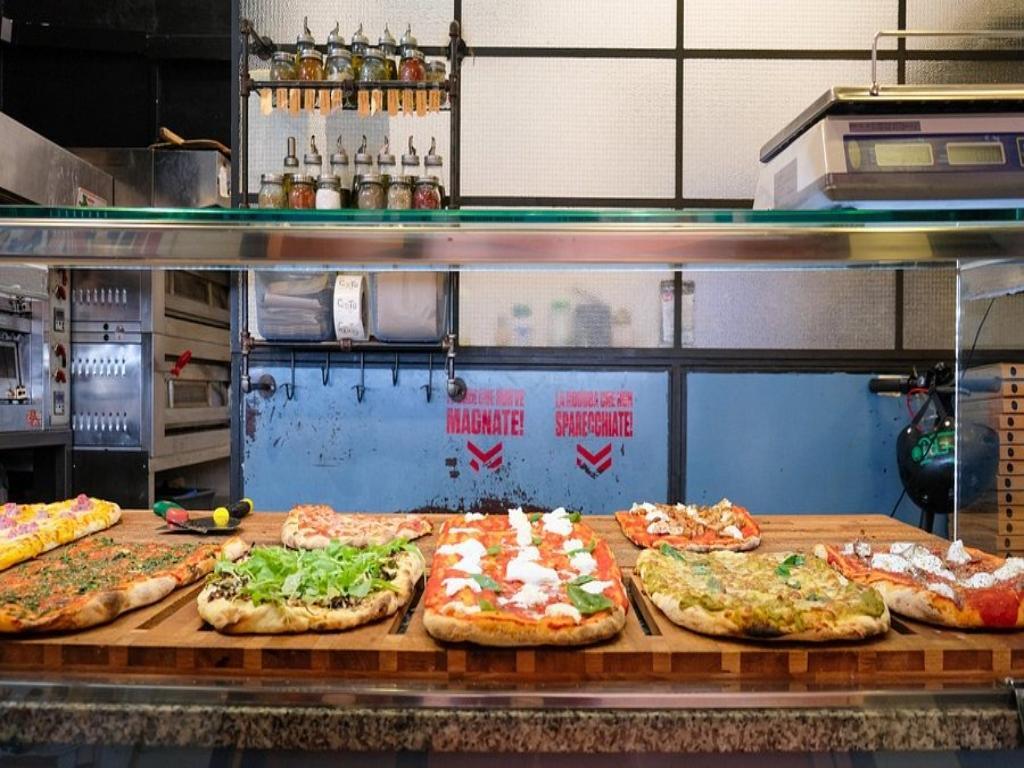 Retail in Madrid, Madrid to rent Primary Photo- Image 1 of 3