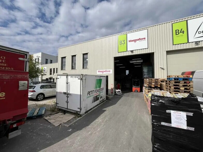 55 Rue Emile Zola, Décines-Charpieu to rent - Building Photo - Image 2 of 15