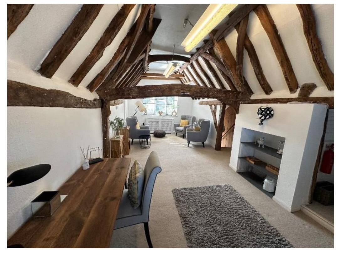 16 Wycombe End, Beaconsfield to rent Interior Photo- Image 1 of 2