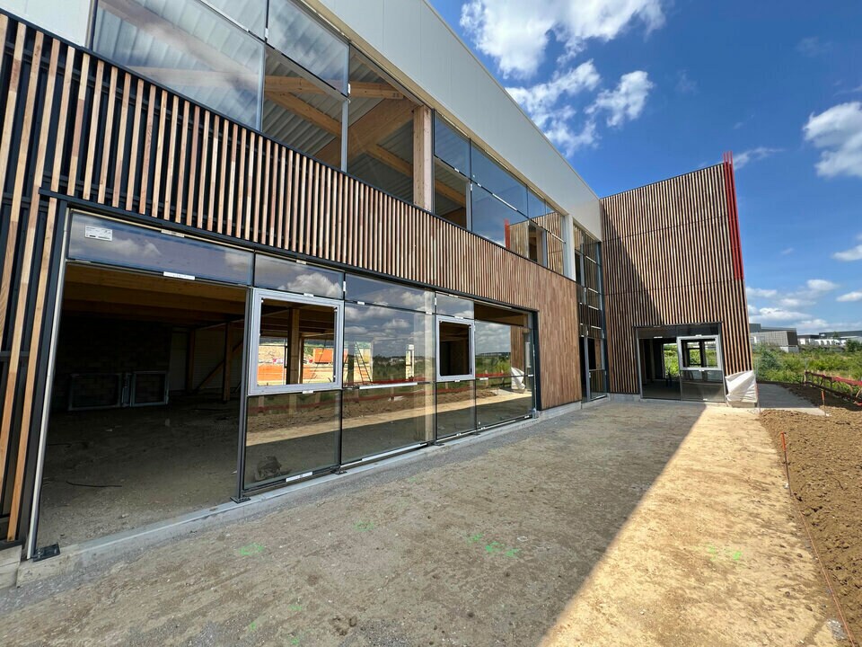Retail in Louvres for sale Building Photo- Image 1 of 7