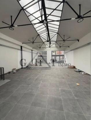 Industrial in Montreuil to rent Interior Photo- Image 1 of 6