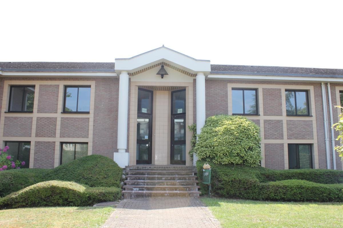 150-158 Avenue Joseph Kessel, Voisins-le-Bretonneux to rent Building Photo- Image 1 of 6