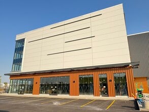 115 Water St SE, Calgary, AB to rent Building Photo- Image 2 of 4