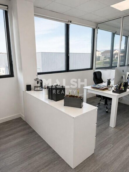 Office in Chasse-sur-Rhône to rent - Interior Photo - Image 2 of 2