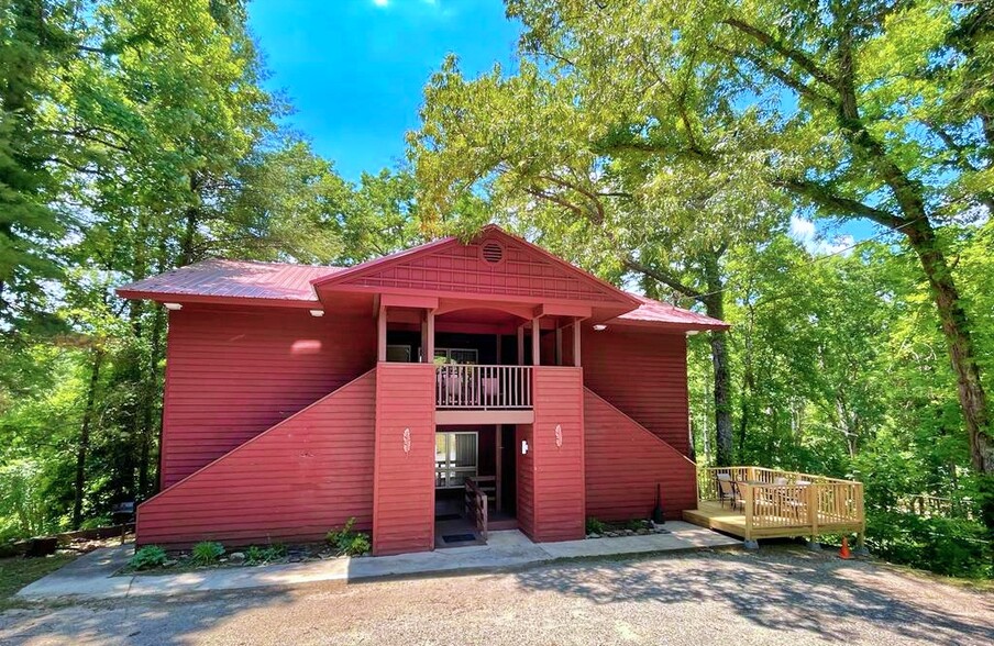 57 Observation Point Dr, Bryson City, NC for sale - Building Photo - Image 1 of 36