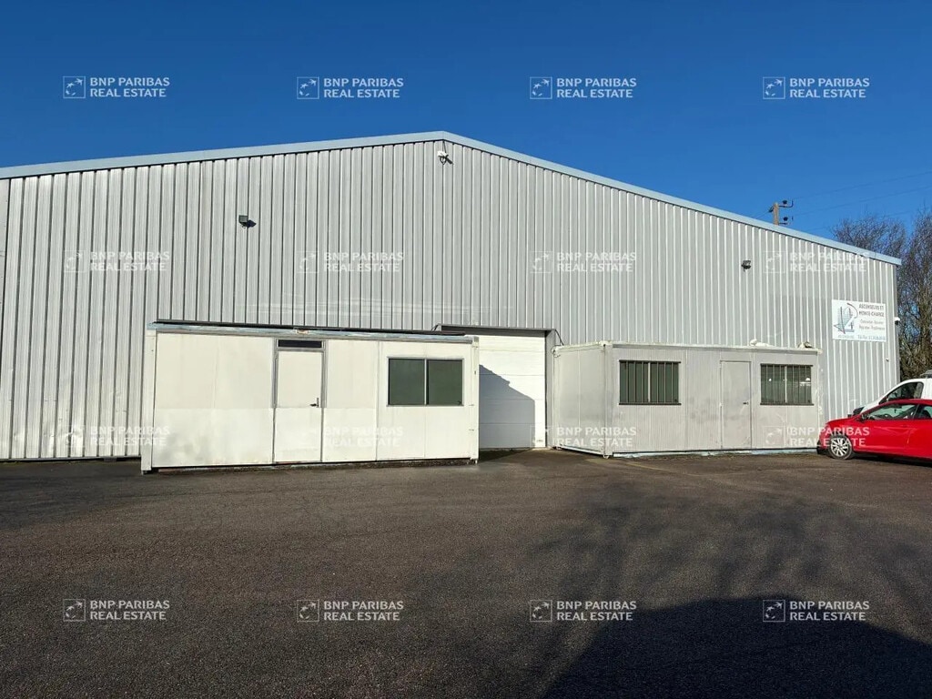 Vente Local d'activités 1 800 m² - Photo 1