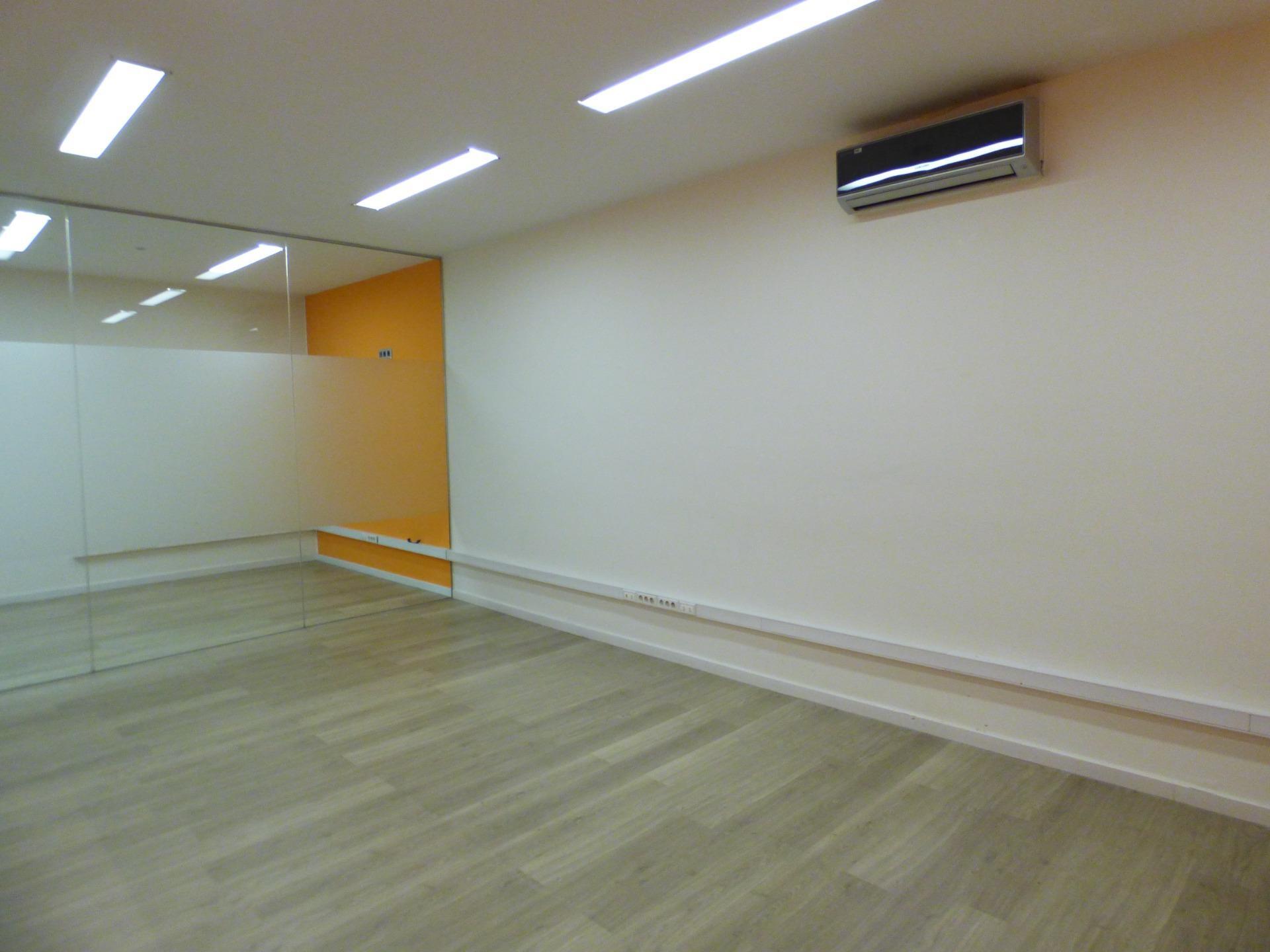 Retail in Manresa, Barcelona to rent Building Photo- Image 1 of 11