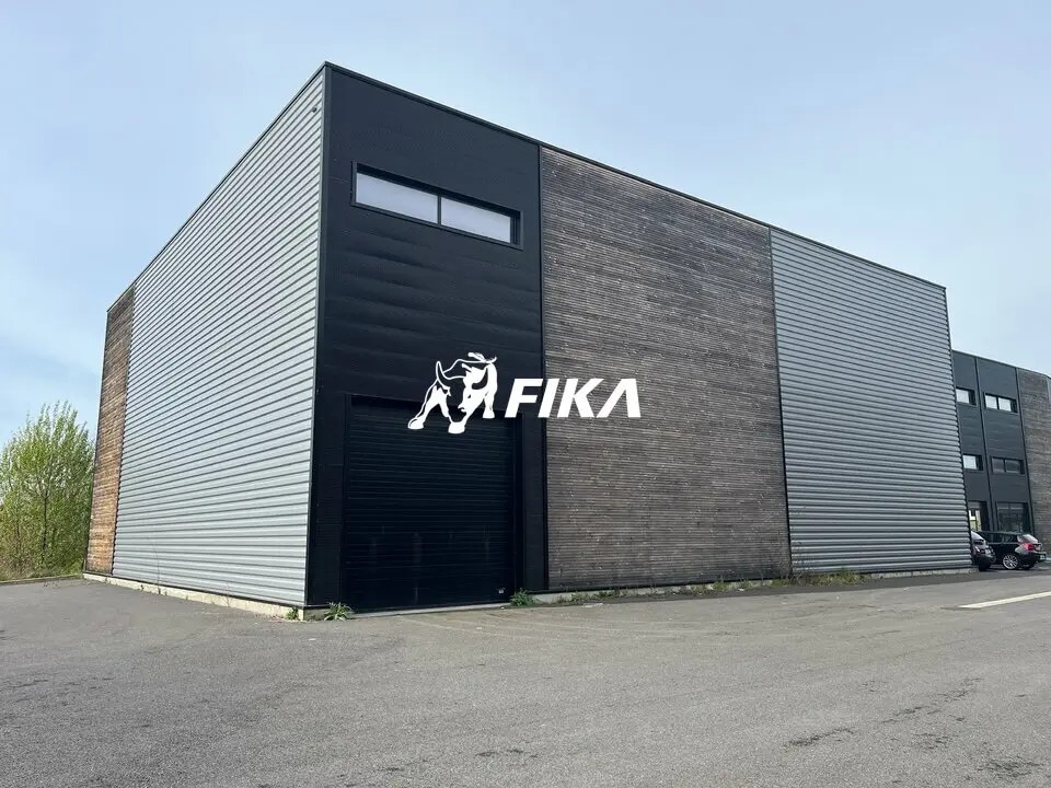 Location Local d'activités 886 m² - Photo 1