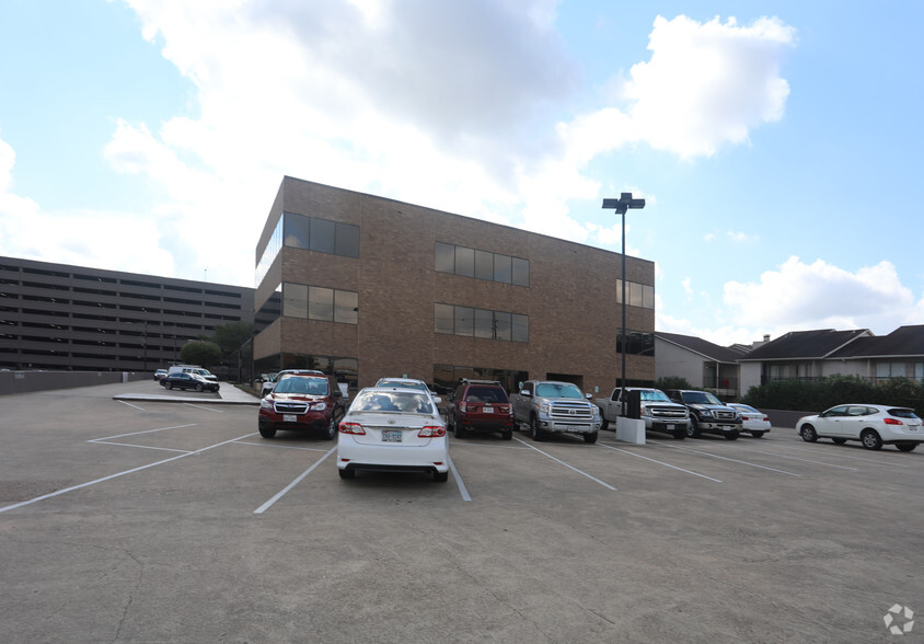 1800 Augusta Dr, Houston, TX for rent - Building Photo - Image 3 of 3