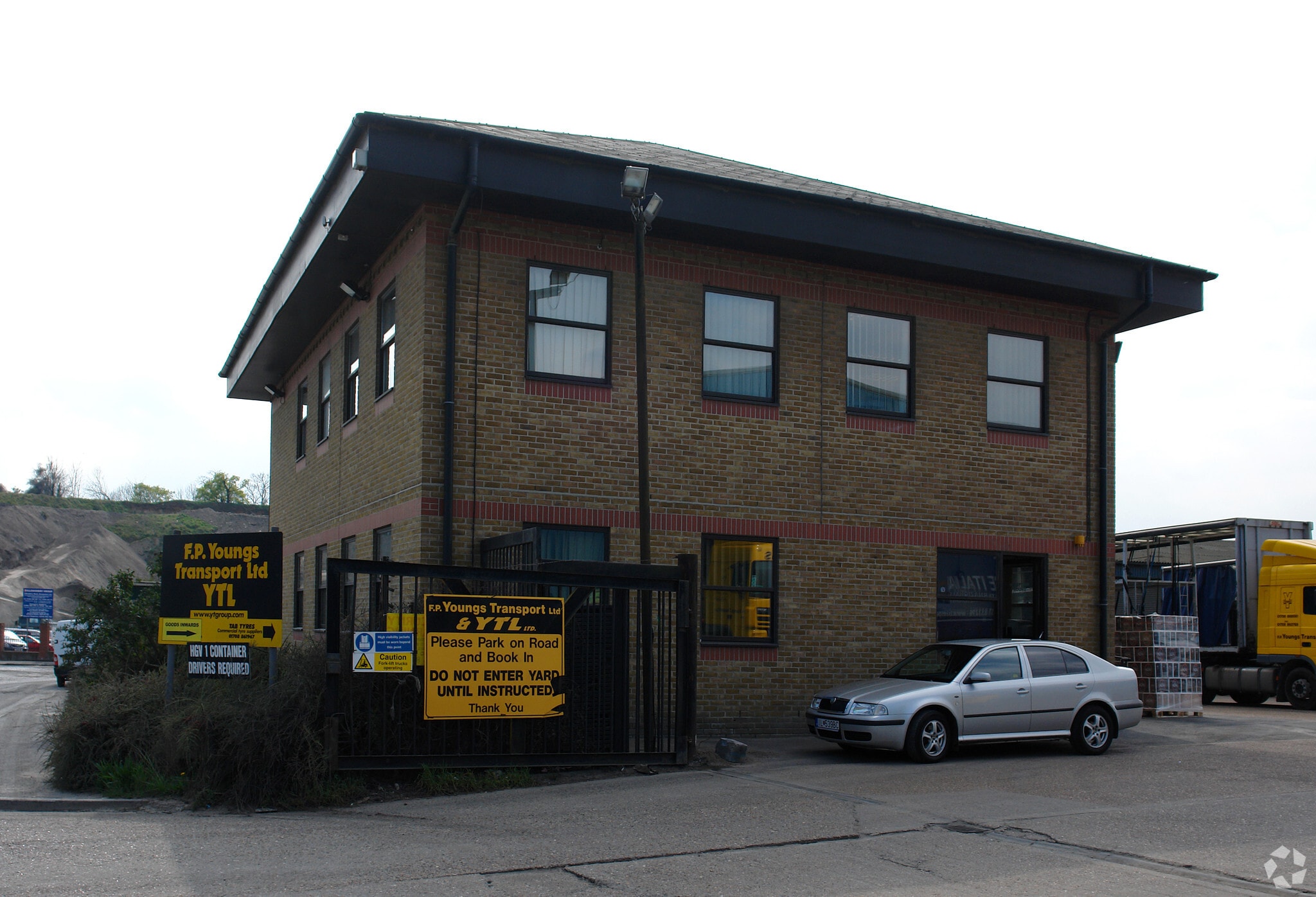 Botany Way, Purfleet to rent Primary Photo- Image 1 of 2
