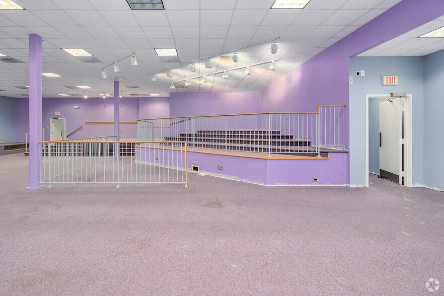 441 Chaplin St SE, Washington, DC for sale - Interior Photo - Image 3 of 19