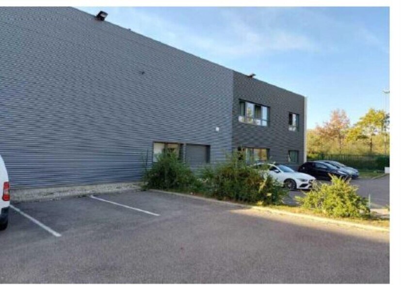 3 Rue Paul Rieupeyroux, Saint-Priest to rent - Building Photo - Image 2 of 10