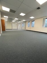 Lancaster Court Coronation Road, High Wycombe to rent Interior Photo- Image 2 of 7