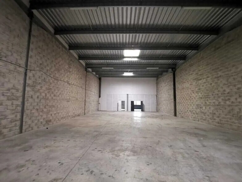 Light Industrial in Lisses to rent - Interior Photo - Image 2 of 8