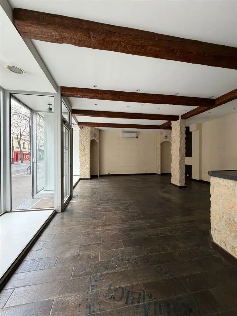 Retail in Paris to rent Interior Photo- Image 1 of 4