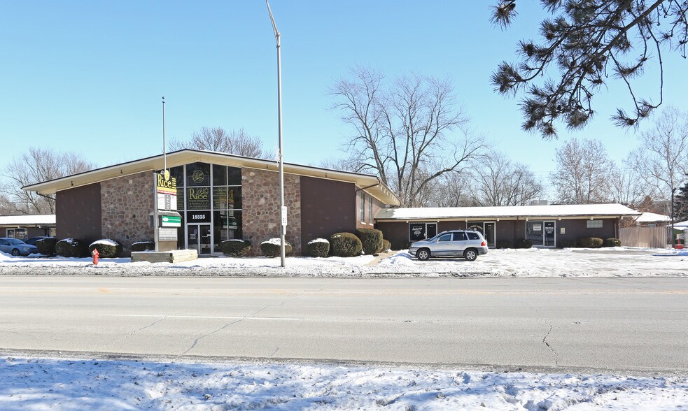 18525 S Torrence Ave, Lansing, IL for rent - Primary Photo - Image 1 of 38