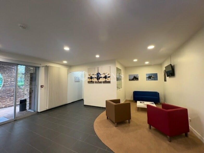421 Rue Helene Boucher, Buc for sale - Lobby - Image 3 of 7
