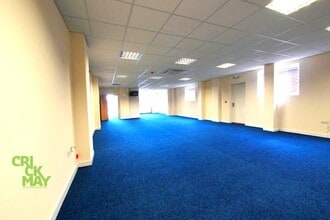 64a Victoria Rd, Burgess Hill to rent Interior Photo- Image 2 of 2