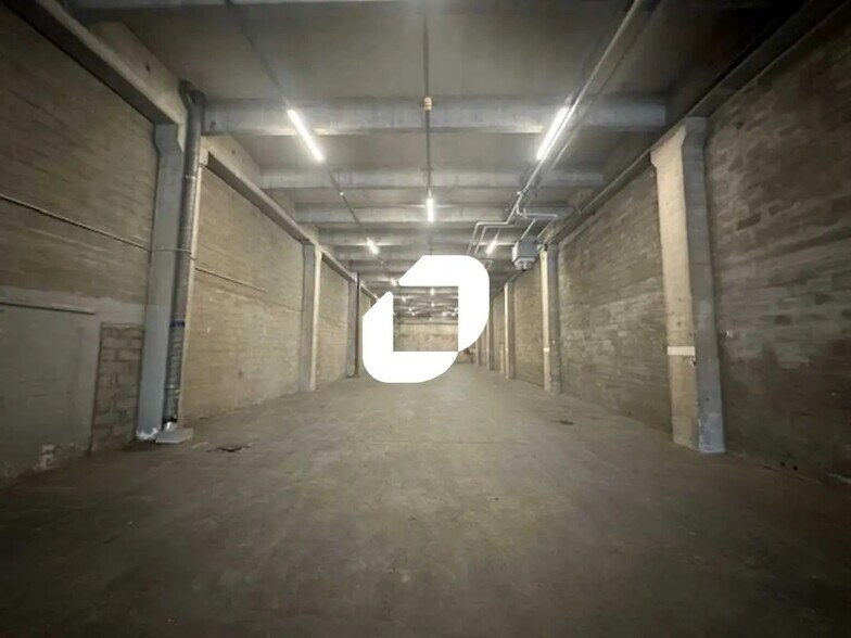 Office in Garges-lès-Gonesse to rent - Interior Photo - Image 3 of 8