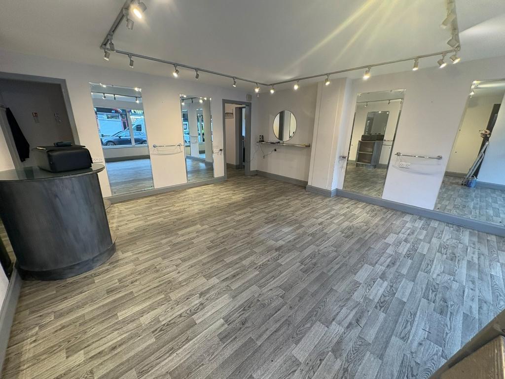 18 High St, Bonnyrigg to rent Interior Photo- Image 1 of 9