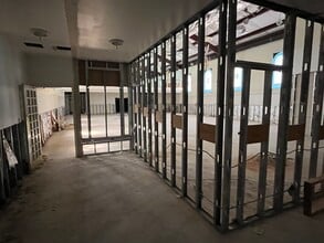 688 Donald Lee Hollowell Pkwy NW, Atlanta, GA to rent Interior Photo- Image 1 of 4