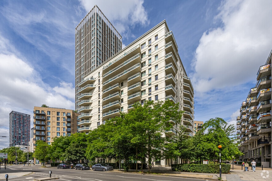 4 Liberty Bridge Rd, London to rent - Primary Photo - Image 1 of 10